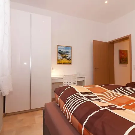 Private Apartment *